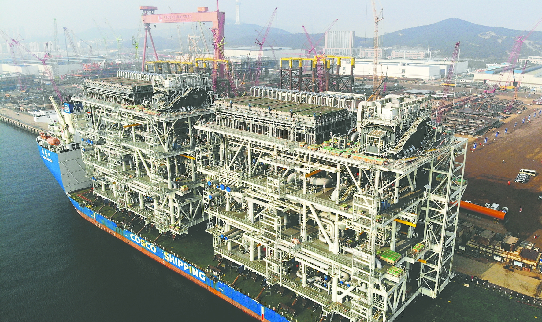 建筑与房屋的城市空拍图

描述已自动生成