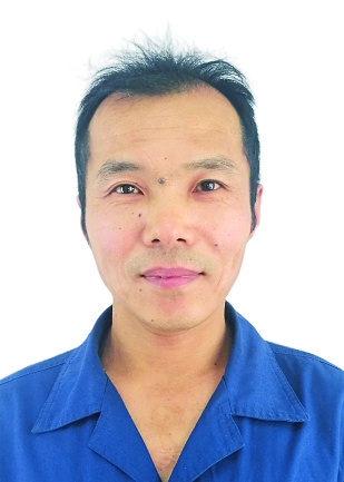 郭忠涛 男,48岁,中共党员,大专,高级技师,武钢集团武钢绿城金结公司