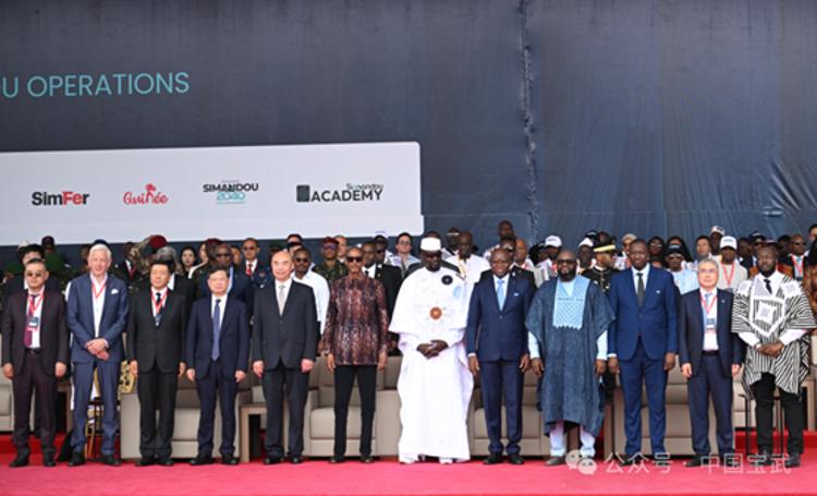 西芒杜铁矿项目投产：几内亚总统敦布亚，中国国务院副总理刘国中等出席仪式