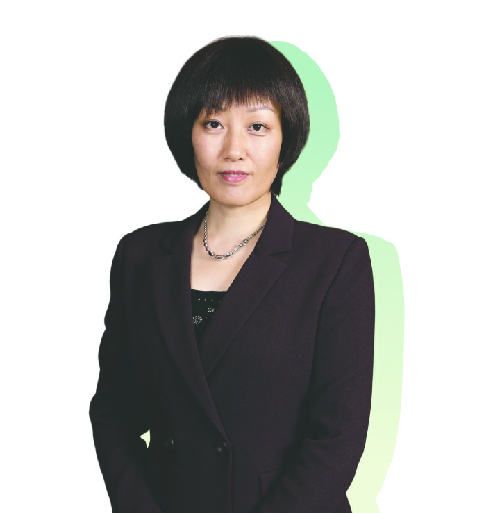 穿黑色衣服的人在微笑

中度可信度描述已自动生成